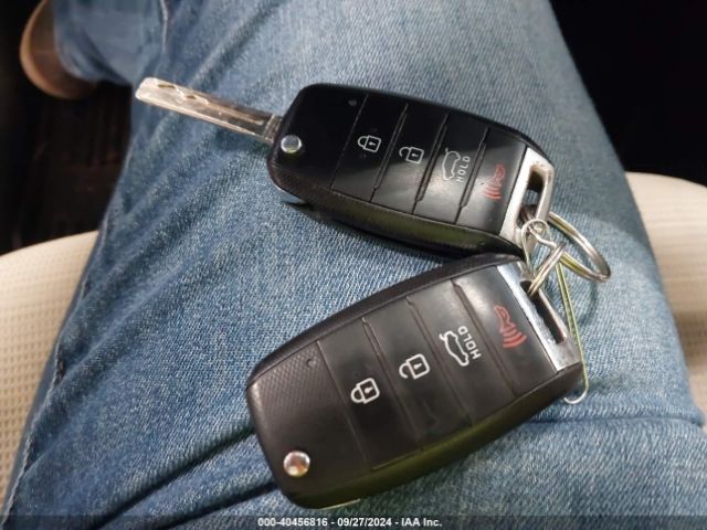 5XYKT3A68EG495909 KIA SORENTO LX