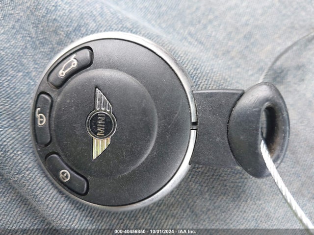 2010 MINI COOPER S CLUBMAN WMWMM3C52ATP94088 Photo 10
