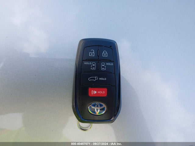 5TDJSKFC2NS062404 Toyota SIENNA XLE