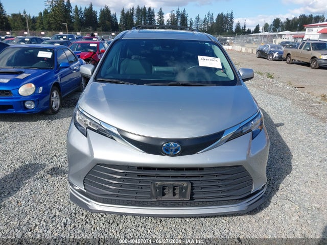 5TDJSKFC2NS062404 Toyota SIENNA XLE