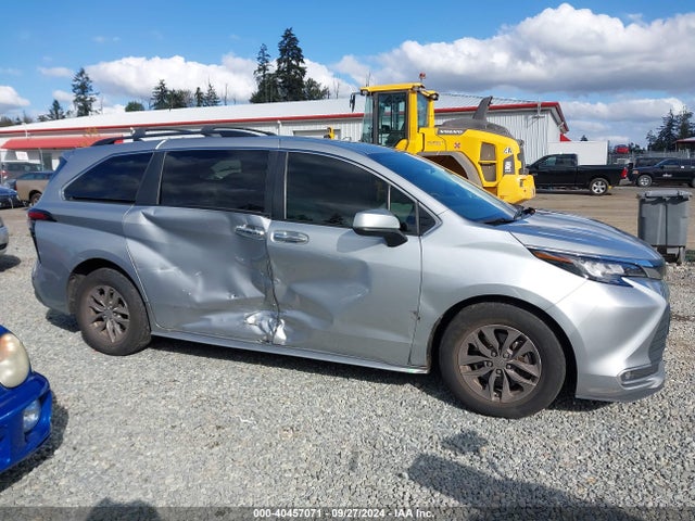 5TDJSKFC2NS062404 Toyota SIENNA XLE