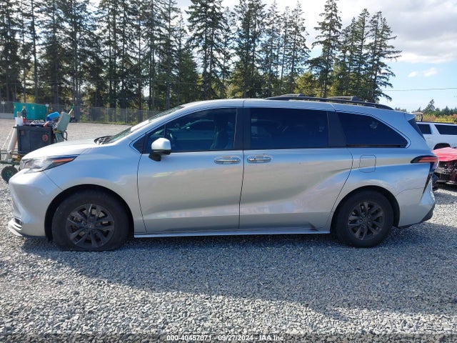 5TDJSKFC2NS062404 Toyota SIENNA XLE