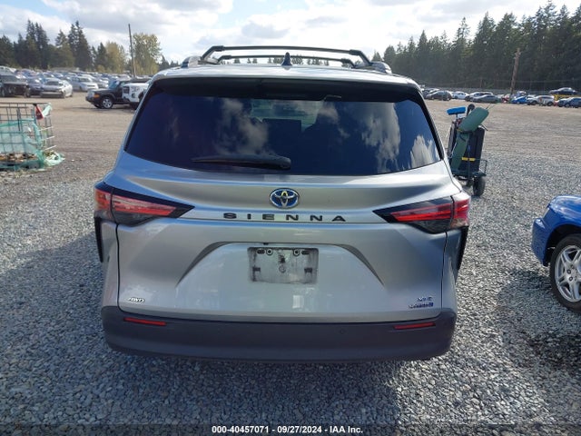 5TDJSKFC2NS062404 Toyota SIENNA XLE