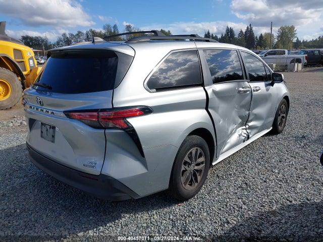 5TDJSKFC2NS062404 Toyota SIENNA XLE