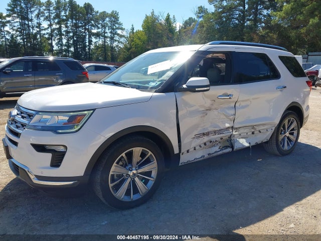 Ford Explorer Limited 2018 1FM5K7F88JGC13787 Image 2