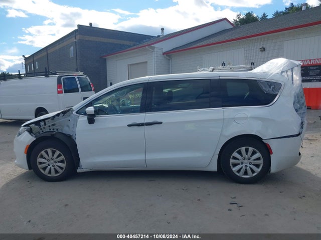 2C4RC1AG5MR568739 Chrysler Voyager L