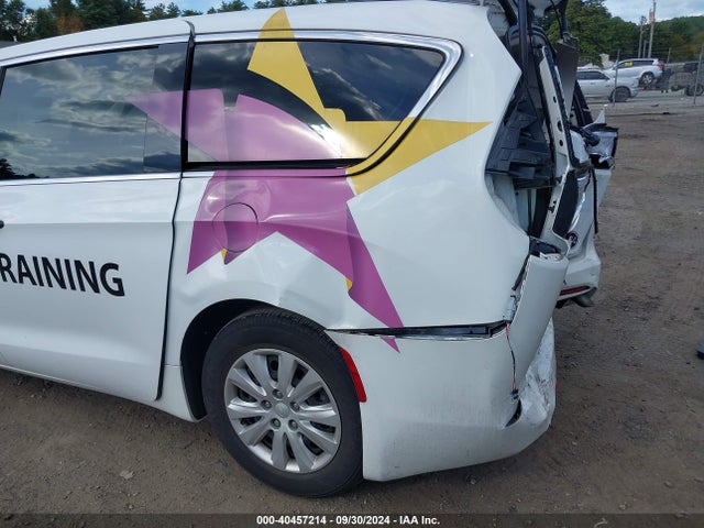 2C4RC1AG5MR568739 Chrysler Voyager L