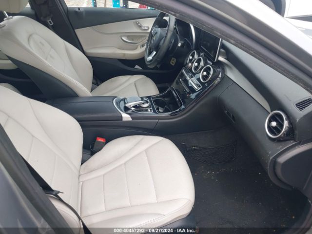 55SWF4JB4FU087961 Mercedes-Benz C 300 Luxury/sport
