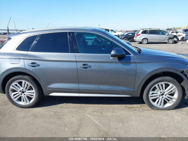 WA1BNAFY3J2108402 Audi Q5 2.0t Premium/2.0t Tech Premium