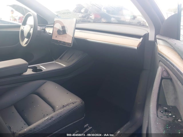 2024 TESLA MODEL Y 7SAYGDEE2RA271473 Photo 4