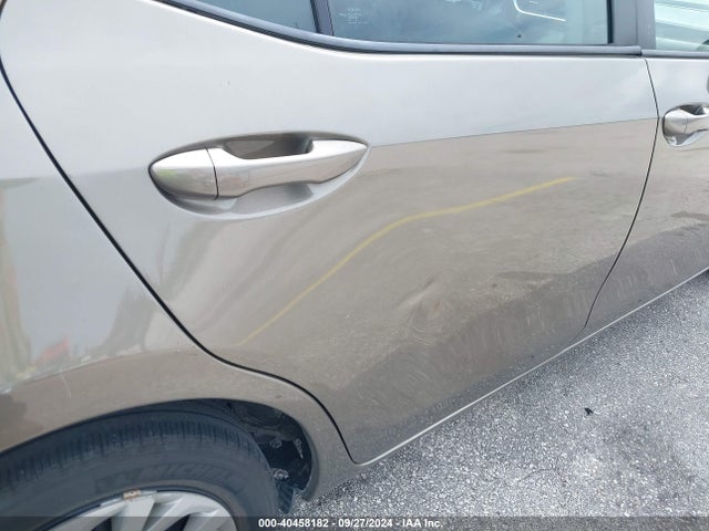 Toyota COROLLA LE 2018 2T1BURHE2JC122352 Image 17