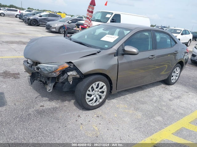 Toyota COROLLA LE 2018 2T1BURHE2JC122352 Image 2