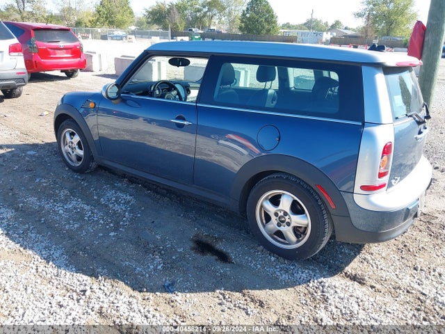 2010 MINI COOPER CLUBMAN WMWML3C57ATX50848 Photo 2