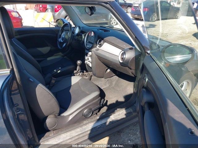 2010 MINI COOPER CLUBMAN WMWML3C57ATX50848 Photo 4