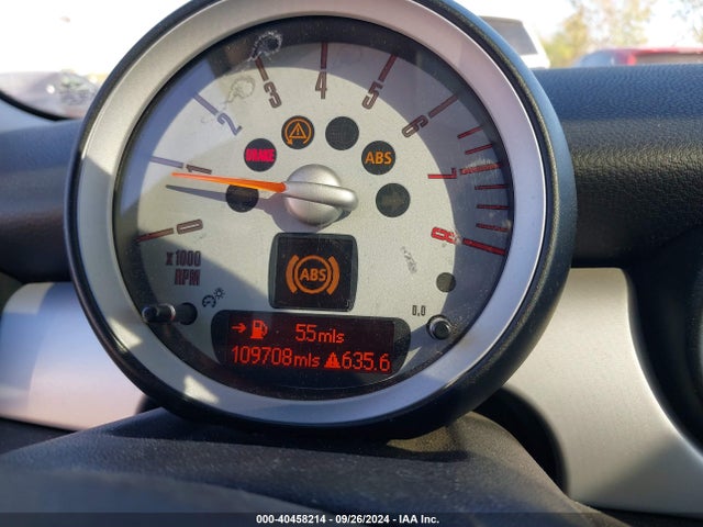 2010 MINI COOPER CLUBMAN WMWML3C57ATX50848 Photo 6