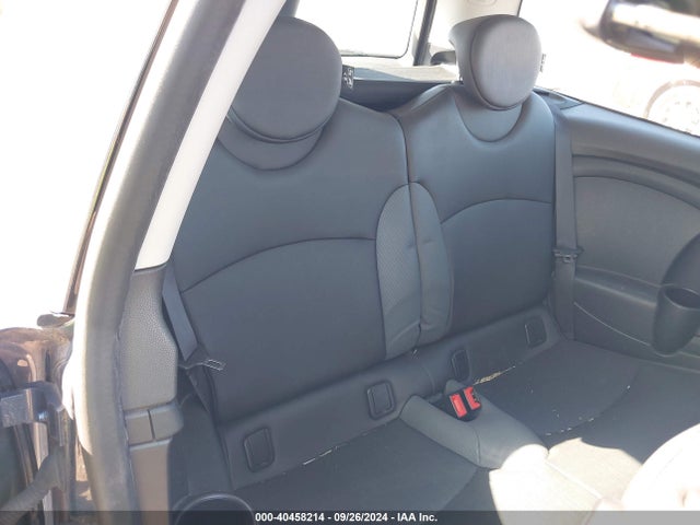 2010 MINI COOPER CLUBMAN WMWML3C57ATX50848 Photo 7