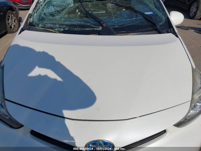 Toyota Prius V Two 2017 JTDZN3EU1HJ061529 Image 10
