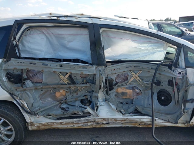 Toyota Prius V Two 2017 JTDZN3EU1HJ061529 Image 13