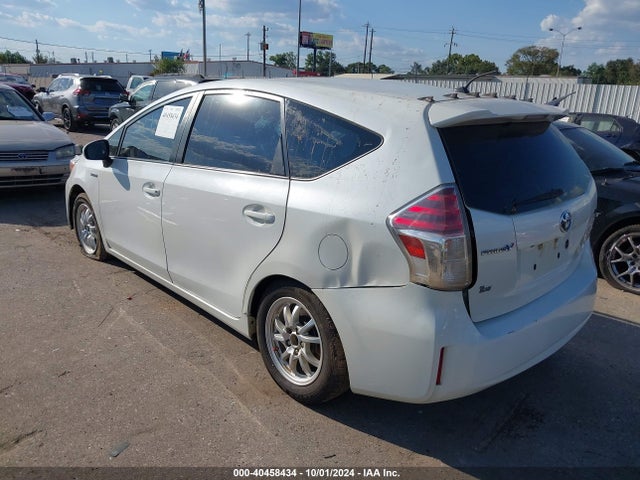 Toyota Prius V Two 2017 JTDZN3EU1HJ061529 Image 3