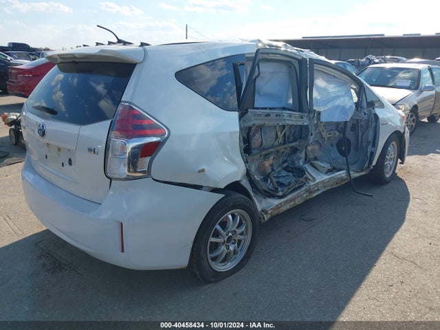 Toyota Prius V Two 2017 JTDZN3EU1HJ061529 Image 4