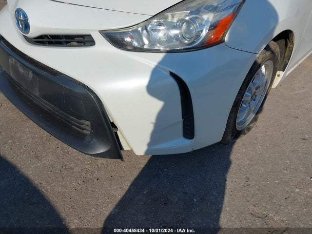 Toyota Prius V Two 2017 JTDZN3EU1HJ061529 Image 6