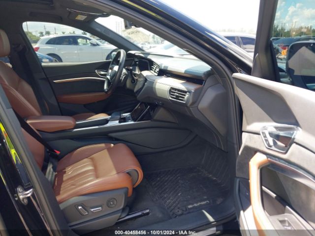 WA1VAAGE1KB024951 Audi E-tron Premium Plus