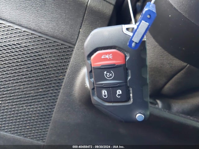 1C4HJXEG4JW165806 Jeep Wrangler Unlimited Sahara 4x4