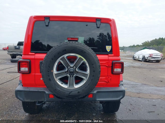 1C4HJXEG4JW165806 Jeep Wrangler Unlimited Sahara 4x4