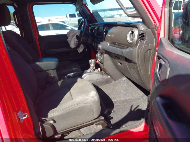1C4HJXEG4JW165806 Jeep Wrangler Unlimited Sahara 4x4