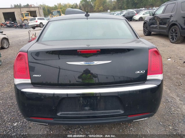 2C3CCARG7JH229030 Chrysler 300 Touring L Awd