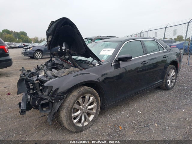 2C3CCARG7JH229030 Chrysler 300 Touring L Awd