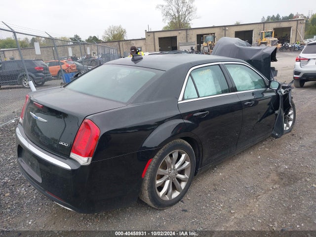 2C3CCARG7JH229030 Chrysler 300 Touring L Awd