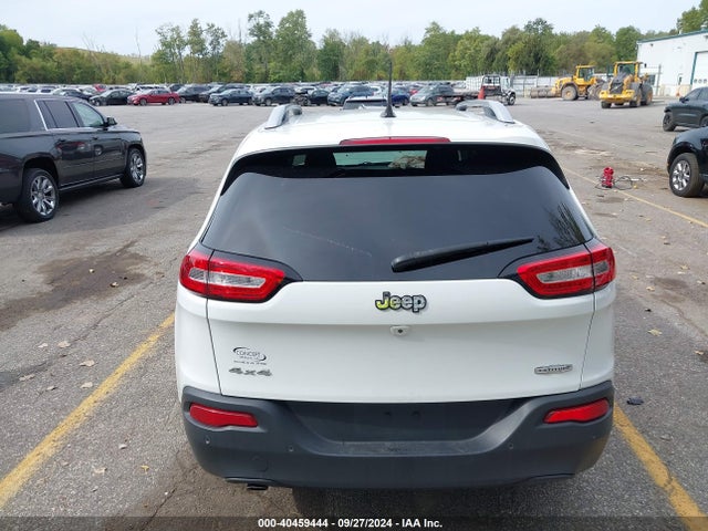 1C4PJMCBXJD589567 Jeep Cherokee Latitude 4x4