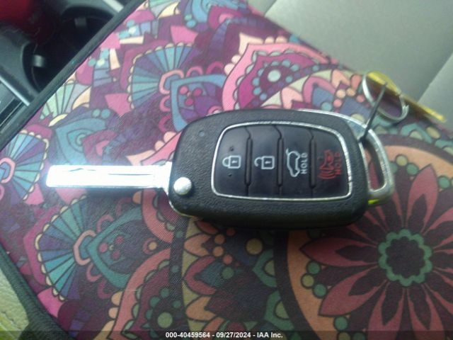 KM8J3CA4XHU564382 Hyundai TUCSON SE