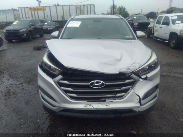 KM8J3CA4XHU564382 Hyundai TUCSON SE