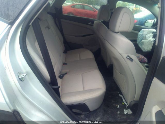 KM8J3CA4XHU564382 Hyundai TUCSON SE