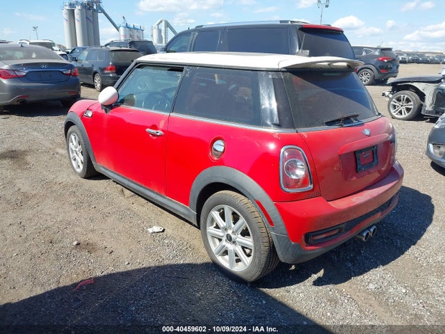 2011 MINI COOPER S WMWSV3C55BTY14405 Photo 2