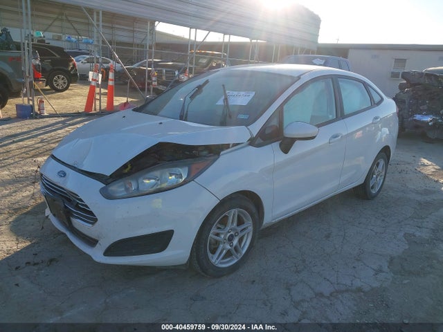 Ford FIESTA SE 2018 3FADP4BJ0JM106298 Image 2