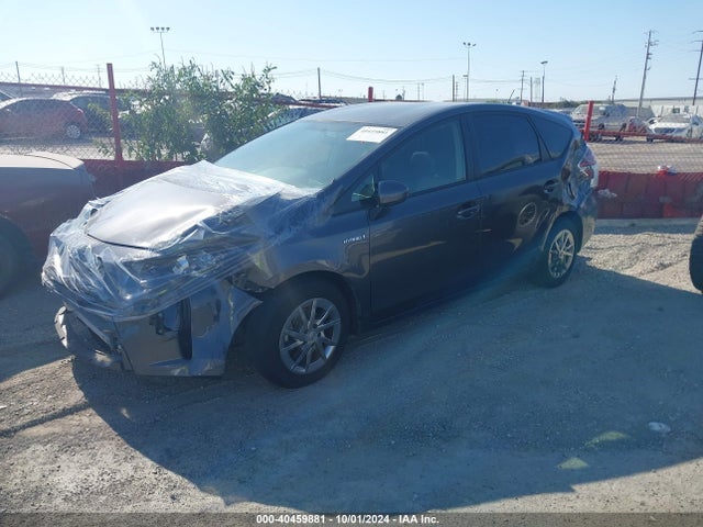 Toyota Prius V Two 2015 JTDZN3EU4FJ035164 Image 2