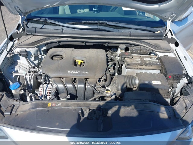 Hyundai ELANTRA SEL 2018 5NPD84LF5JH305550 Image 10