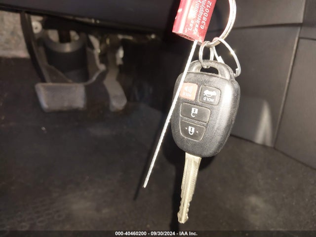 Toyota COROLLA LE 2018 5YFBURHE1JP804462 Image 11