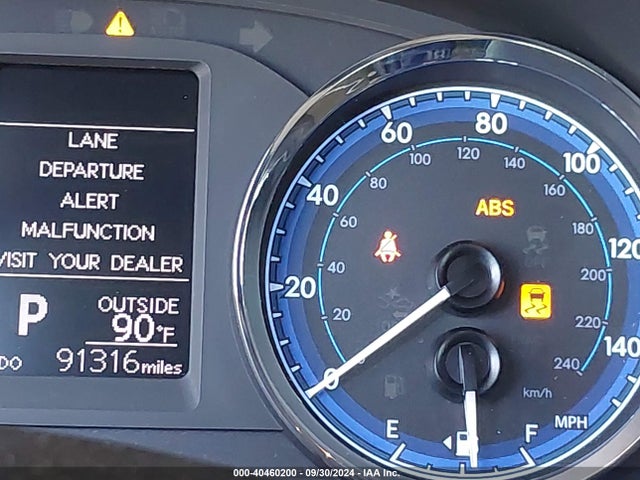 Toyota COROLLA LE 2018 5YFBURHE1JP804462 Image 16