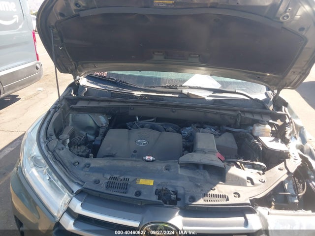 Toyota Highlander Le 2018 5TDZZRFHXJS287408 Image 10