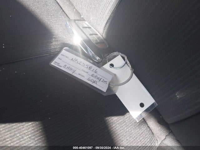 2C4RC1CG0NR235816 Chrysler Voyager Lx