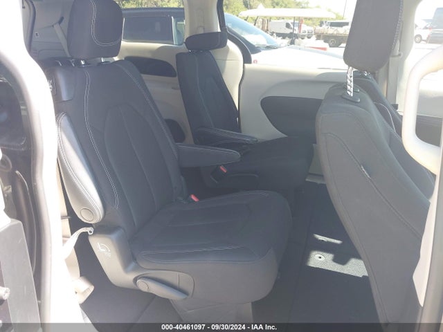 2C4RC1CG0NR235816 Chrysler Voyager Lx