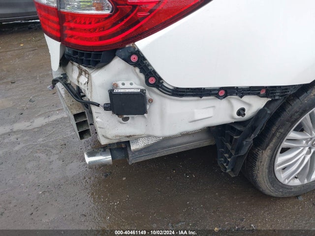 JTHBK1GG2F2210140 Lexus ES 350