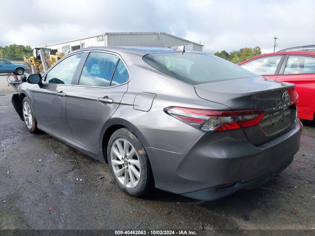 Toyota CAMRY LE 2022 4T1C11AK5NU687648 Image 3