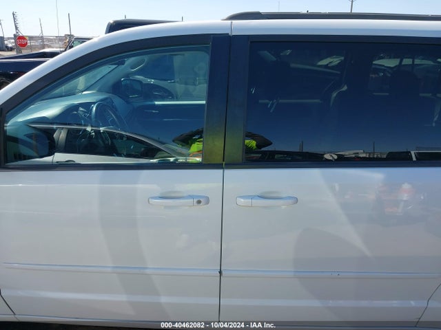 2C4RDGCG3GR338585 Dodge Grand Caravan Sxt