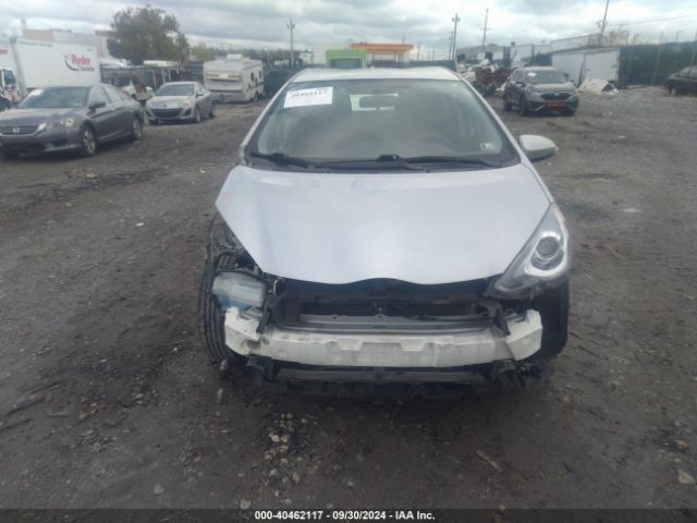 JTDKDTB32F1577721 Toyota Prius C Two
