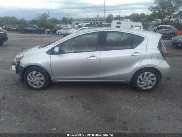 JTDKDTB32F1577721 Toyota Prius C Two